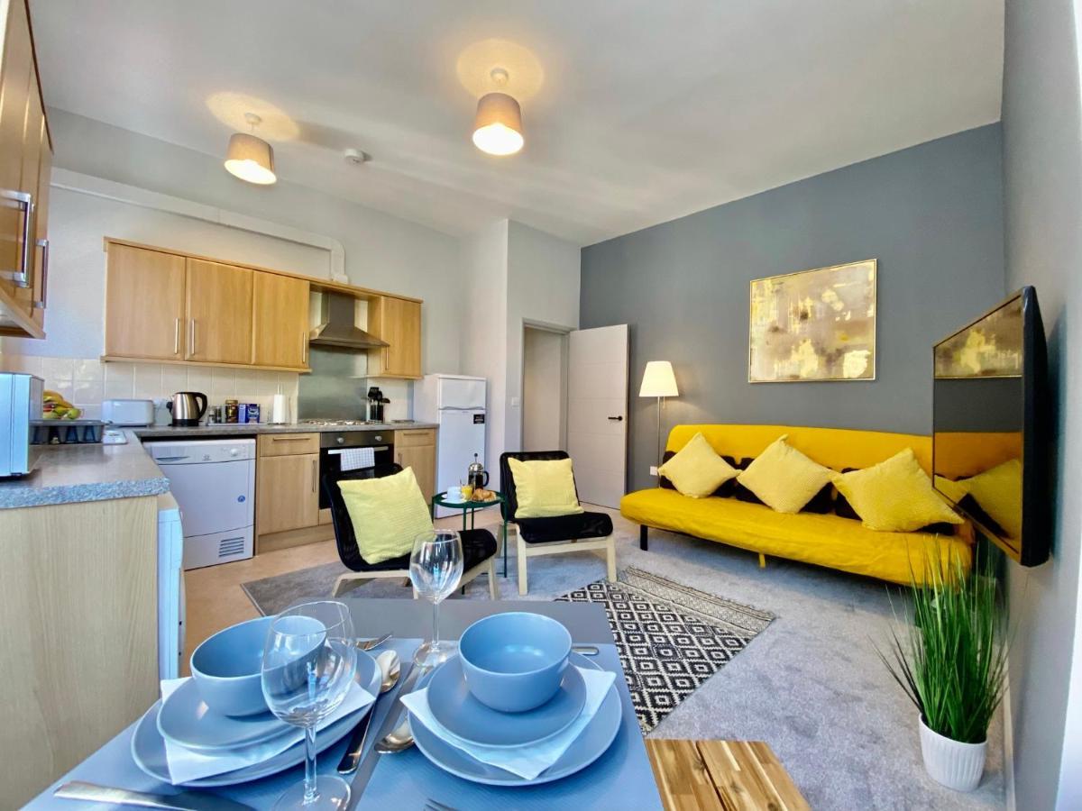 Beachside Bliss: Trendy Apartment near Bournemouth Exterior photo