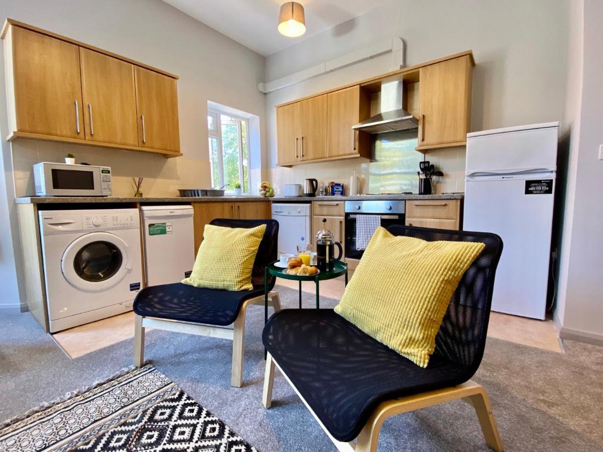 Beachside Bliss: Trendy Apartment near Bournemouth Exterior photo